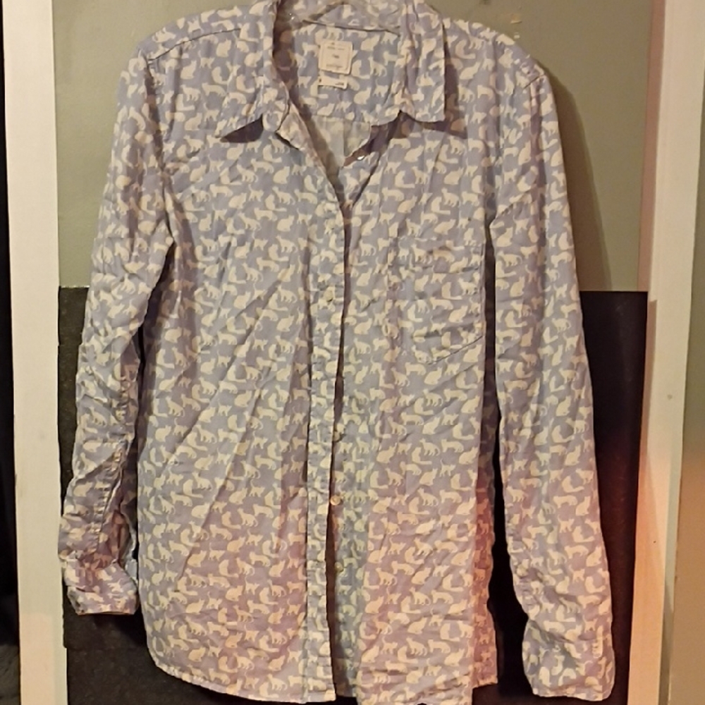 GAP Women's Button Down Shirt with White and Blue Cat Print. SZ M. EUC